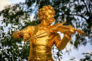 vienna, violin, statue-1303429.jpg